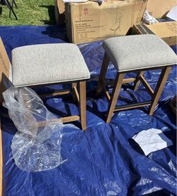 2 new bar stools