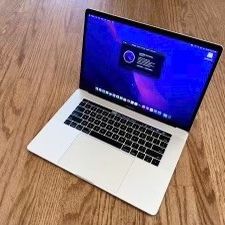 MacBook Pro 15" Touchbar with Photo, Video and Music Production Software 