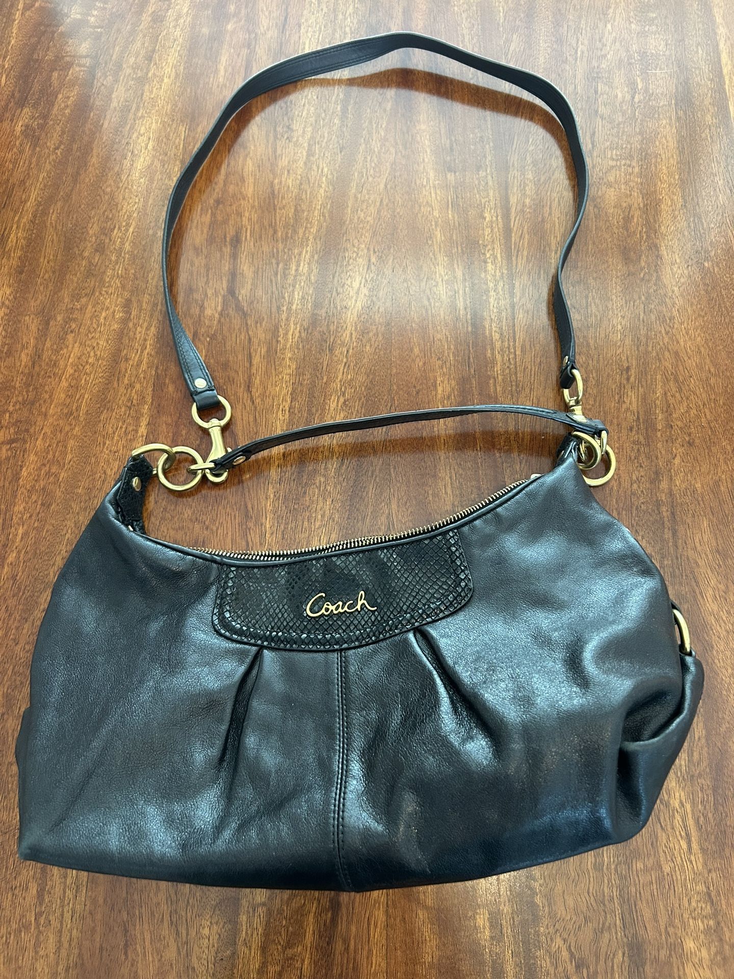 Coach leather handbag / crossbody 