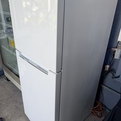 Refrigerator Like New