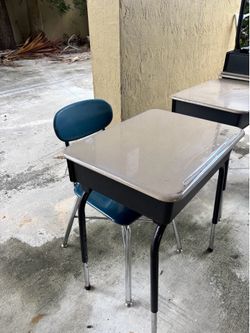 4 Student School Desks with Chairs