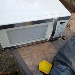 Hamilton Beach Microwave  - Very Good, still Has front  Plastic 