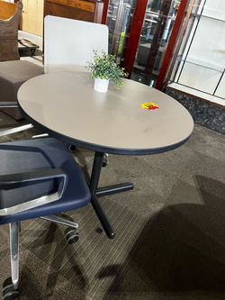 Round table 36”