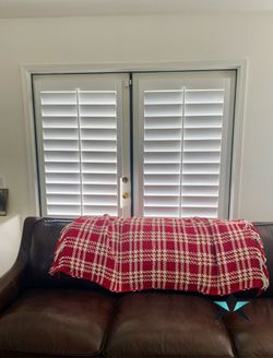 Custom Plantation Shutters for all types of windows, sliding doors, and closets. Persianas de Madera. BEST PRICES. Install Included. 951-573-2560
