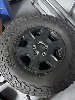 Original Jeep Gladiator Rims and Tires