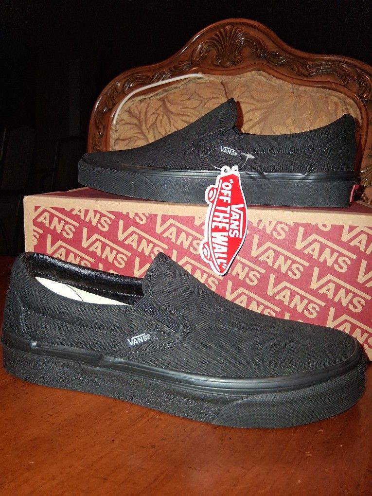 VANS CLASSIC BLACK SLIP ON SNEAKERS