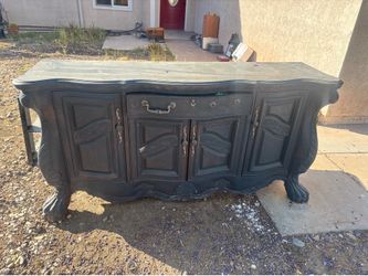 Free dresser / cabinet