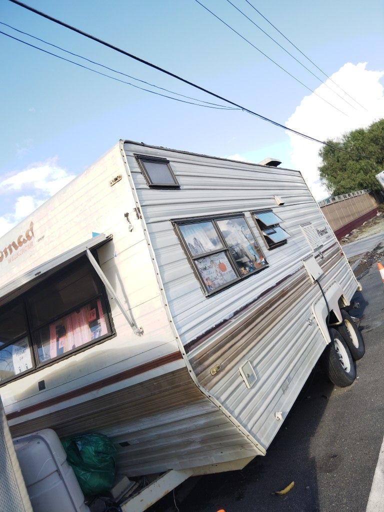 Nomad 1987 Tan Brown Black Strip vintage Trailer