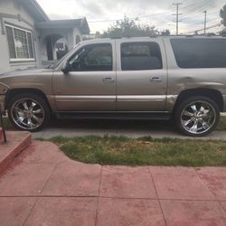 A 2000 Chevy Suburban Runs Good