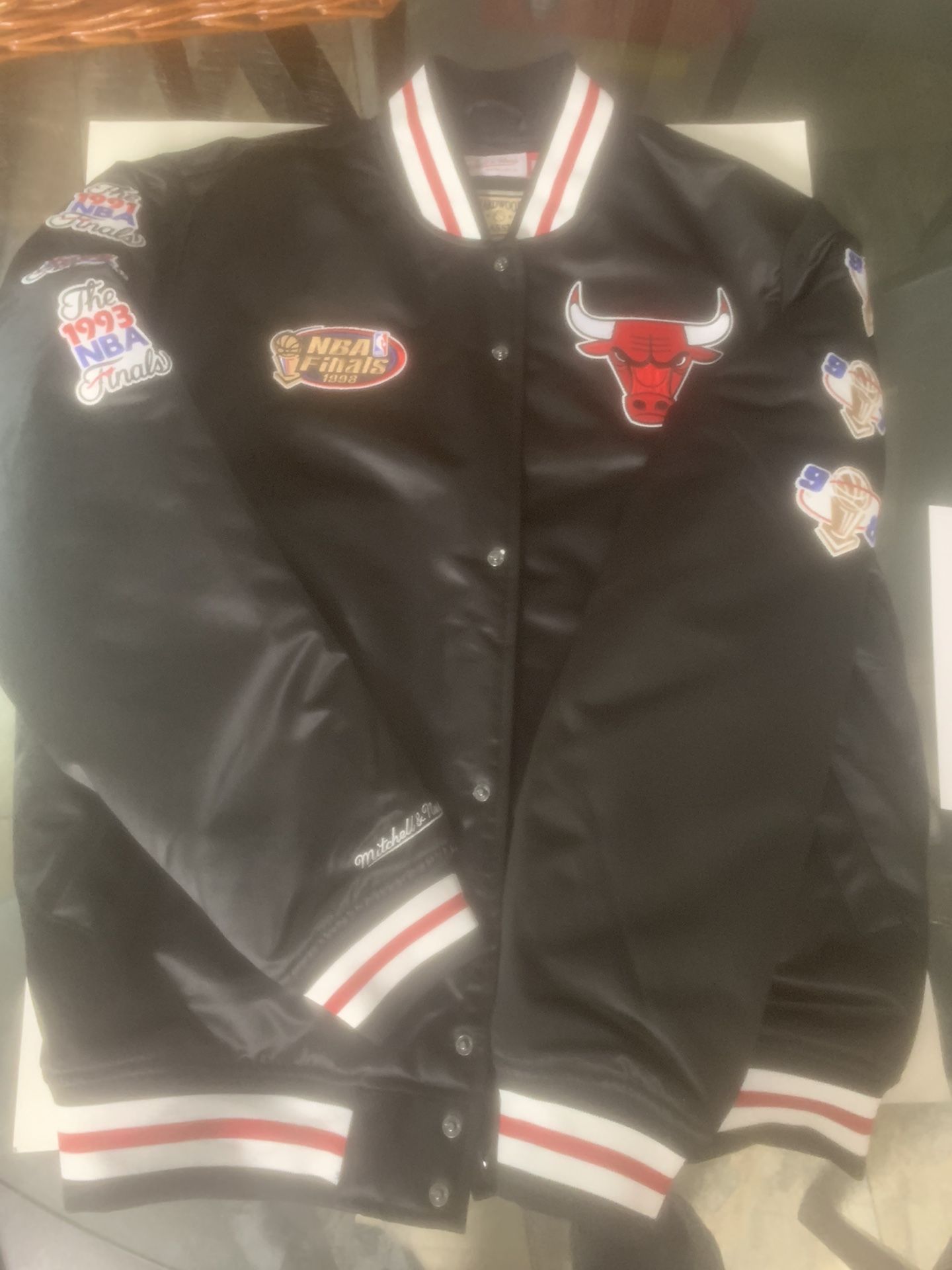 New michell And Ness NBA Chicago Bulls Bomber Jacket Size Men Xl  Never Worn 