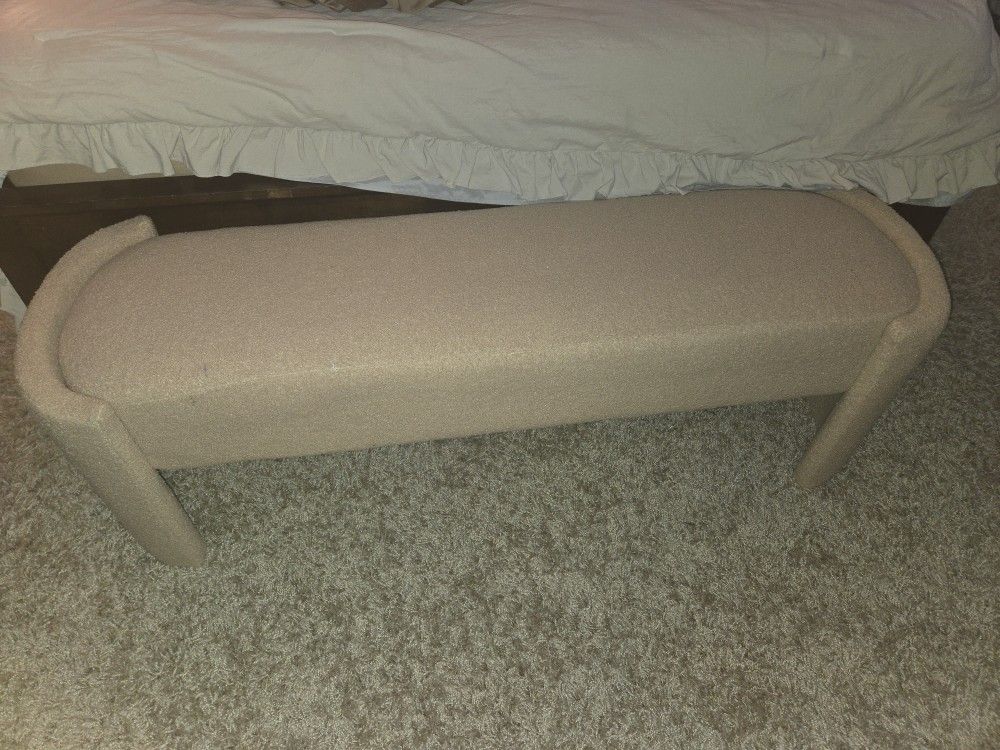 Chic Ottoman Bench
Versatile Beige Long Ottoman Bench - Chic, Durable, Perfect for Living Room or Bedroom DecorChic Ottoman Bench
