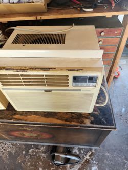 Daewoo air conditioner in good condition.