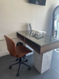 6 Manicure tables