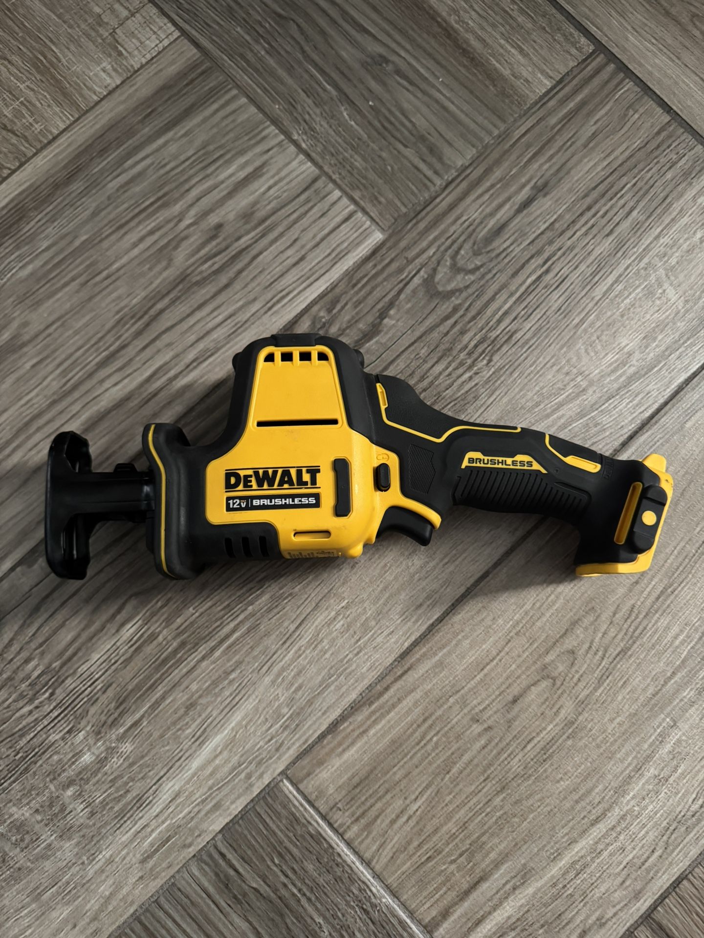Brushless reciprocating saw