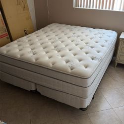 King Size Bed For Sale