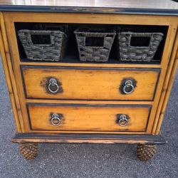 Free Delivery! Tommy Bahama End Table With Storage Baskets 