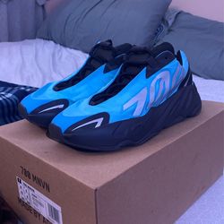 Yeezy 700 MNVN