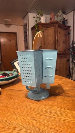 Kitchen spoon holder