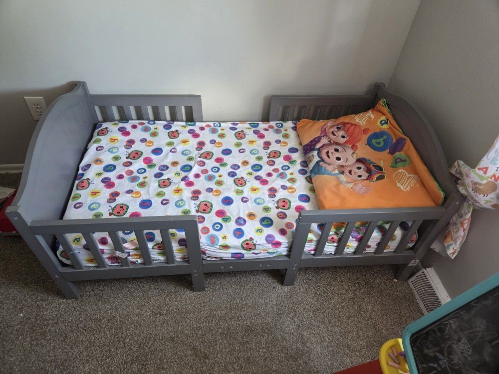 Brand New TODDLER BED AND COOLING MATTRESS