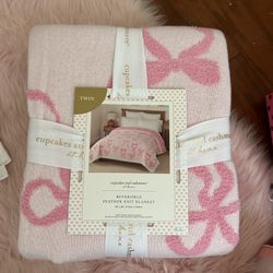 Cupcakes and Cashmere Pink Bow Blanket
