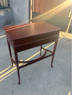 Bombay Desk