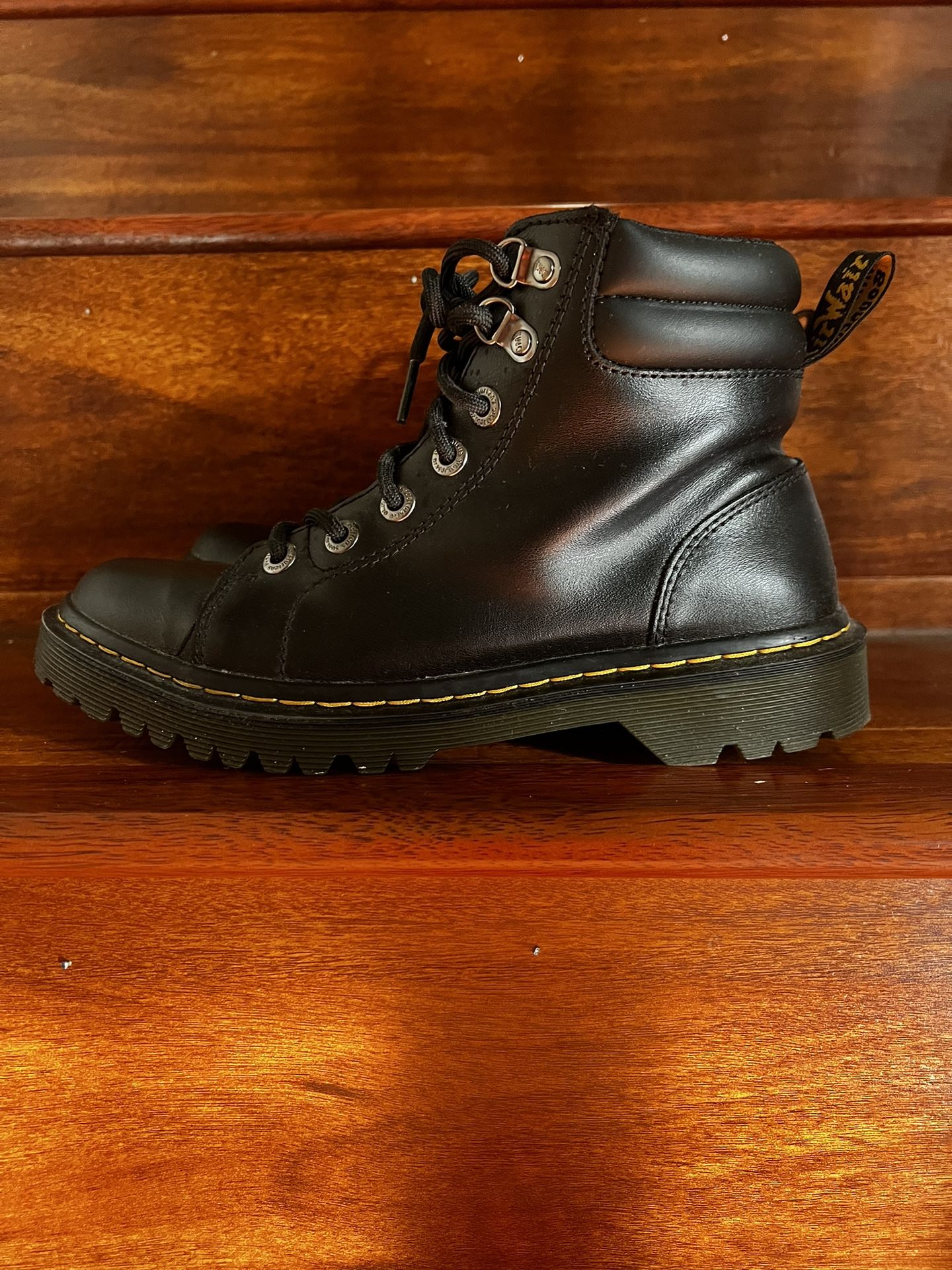 Dr Martens Faora - Size 7M