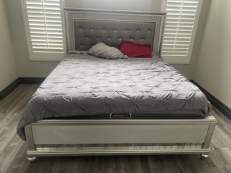King bed , cama king