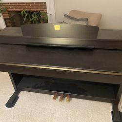 Yamaha Clavinova  CLP-330