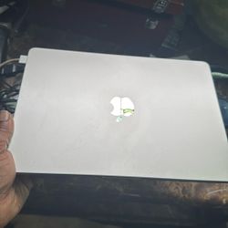 M2 2022 Mac Book 