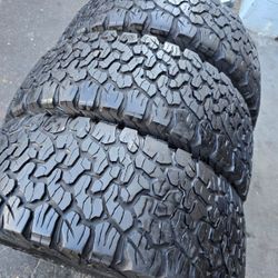 3 used tires Lt265 60r18 Bfgoodrich K02, DOT 2023, LR