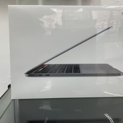 Apple  13-inch MacBook Pro 2020 256GB 8gb Ram