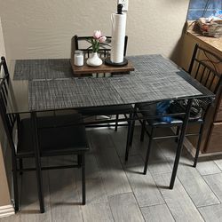  table for 4 people