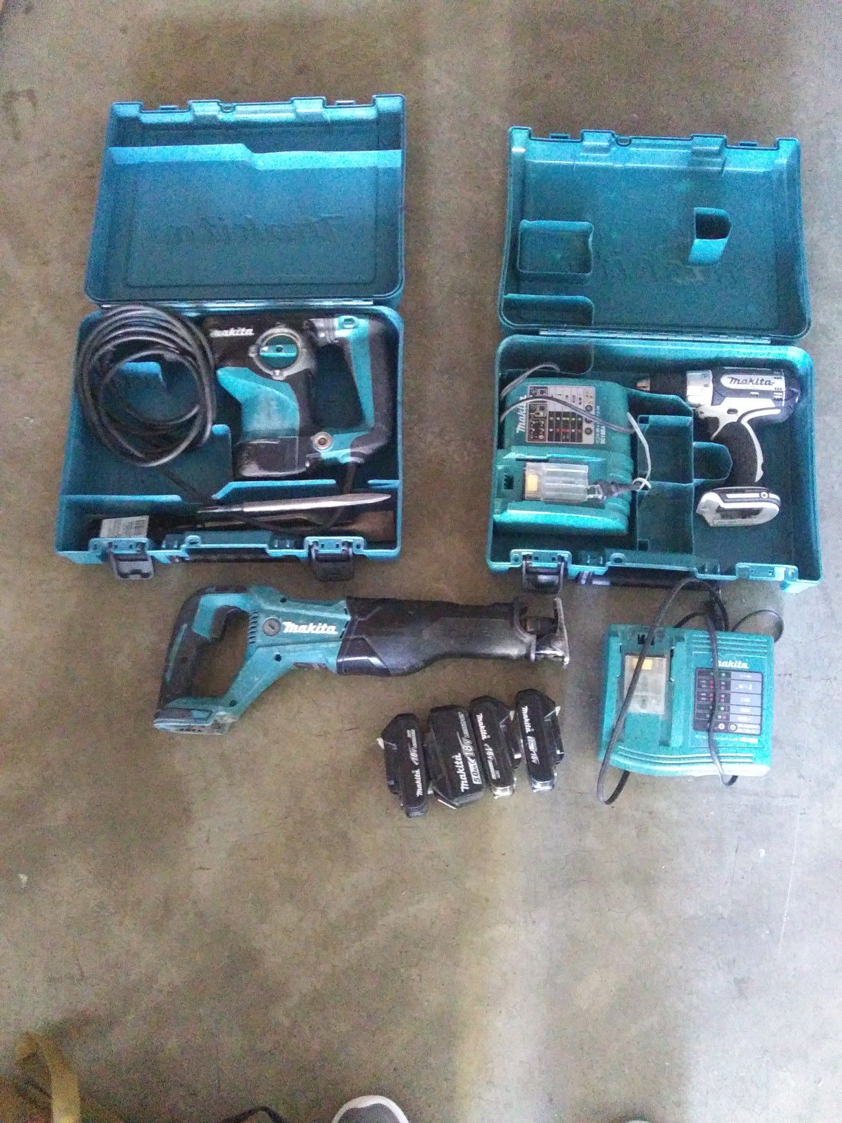 Makita 18v drill w/bits , sawzall ×with 5 amp batterries,4 extra batteries and two charging port