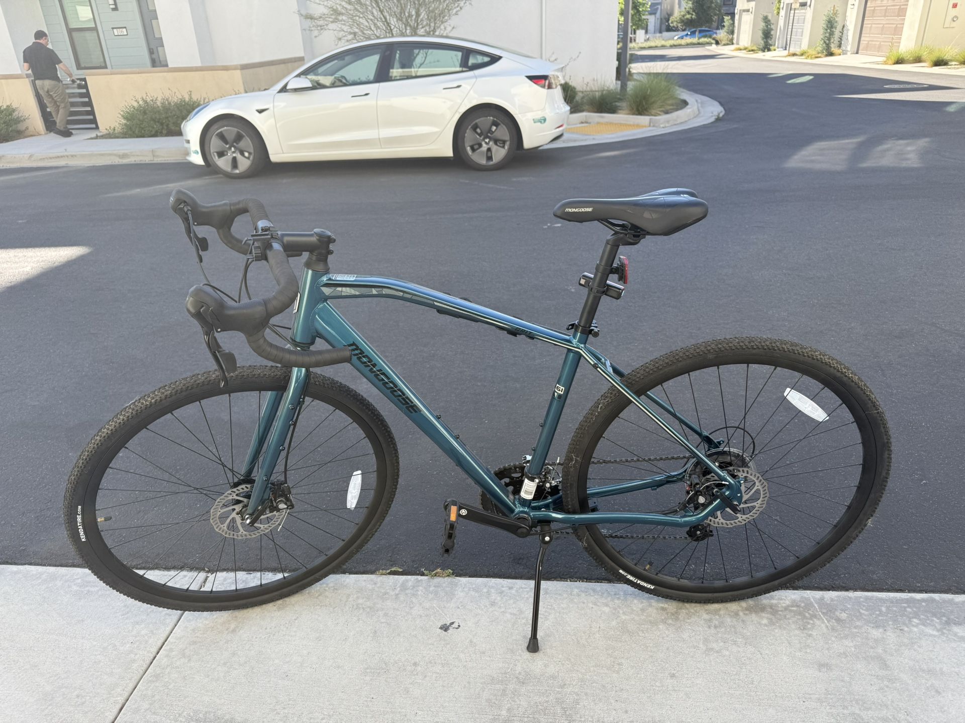 Mongoose Grit Adventure Road Bike, LIKE new!!!, 14 speeds, 700c wheels