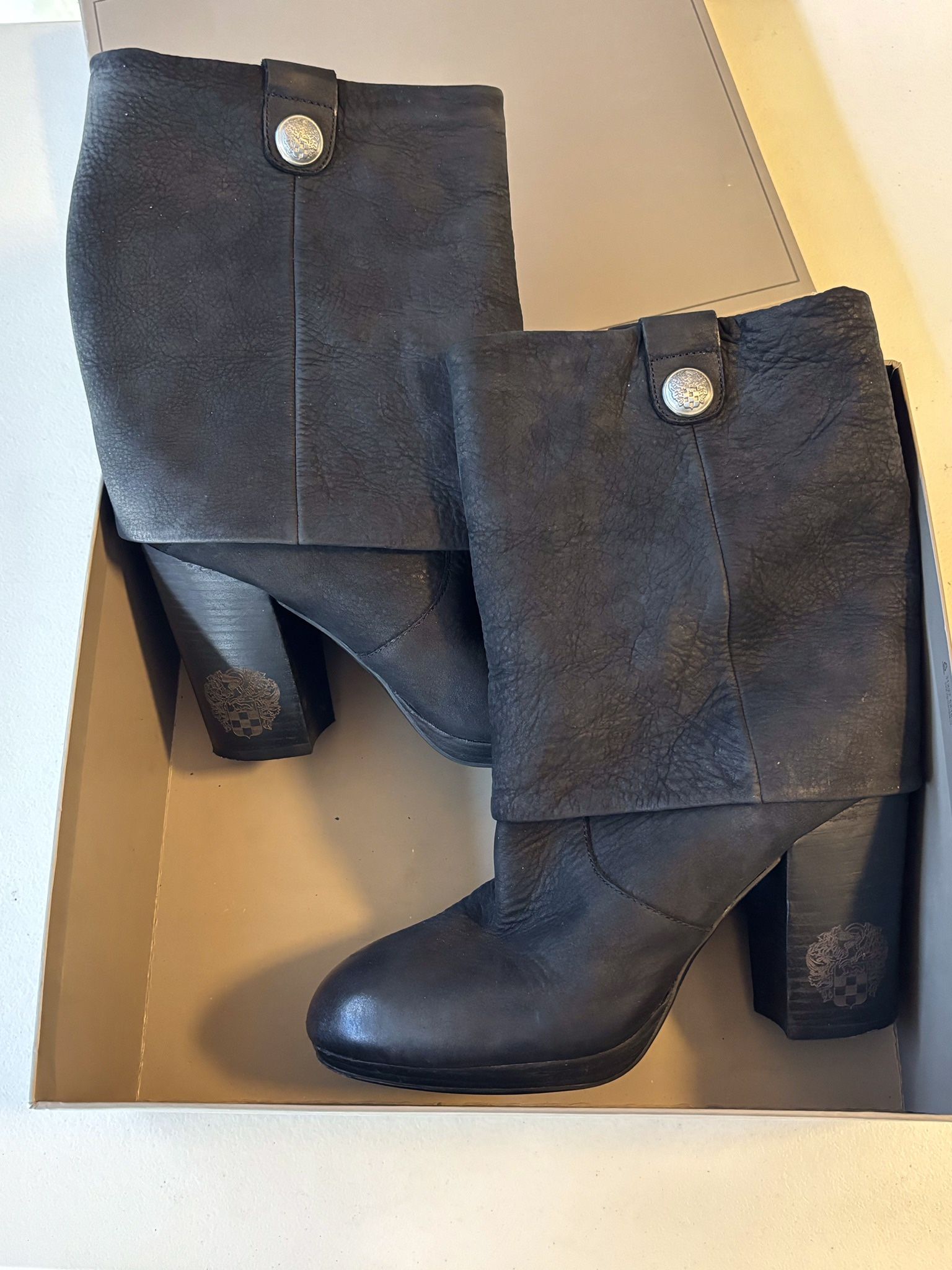 Vince Camuto Genuine Leather Suede Fold Over Chapin Boots Booties. Size 8.5B Color Black