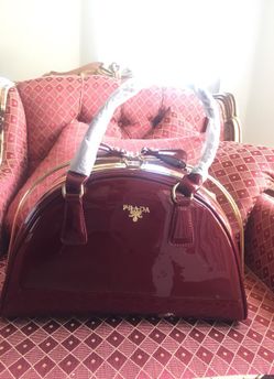 Great burgundy hand bag