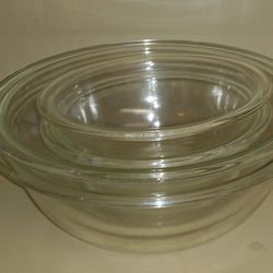 Vintage Pyrex Baking Bowl Set