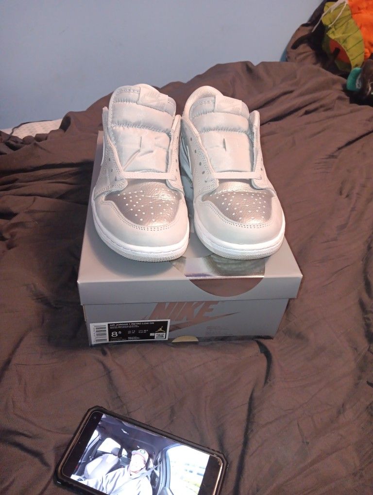 Jordan 1 low "silver" size 8.5