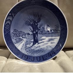 PRISTINE ANTIQUE ROYAL COPENHAGEN CHRISTMAS COLLECTOR’S PLATE FROM 1944
