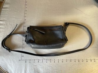 Simply Vera Vera Wang black faux leather crossbody bag