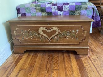 Lane Cedar Chest / Hope Chest In Very Good Condition