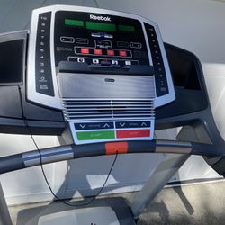 Reebok Competitor RT 5.1 SpaceSaver Treadmill for Sale in Tumwater WA OfferUp