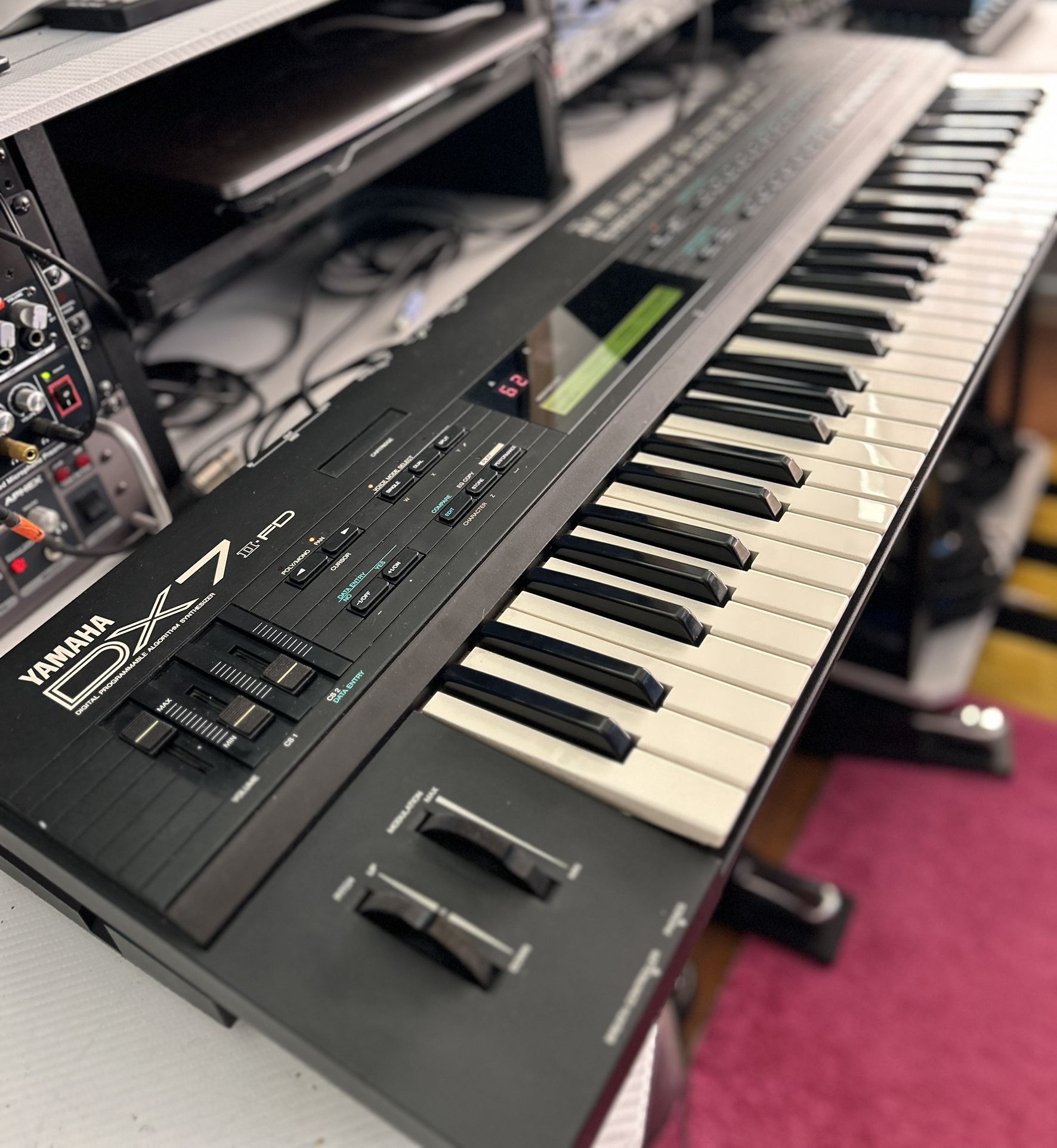Yamaha DX7IIFD 16-Voice Keyboard Synthesizer