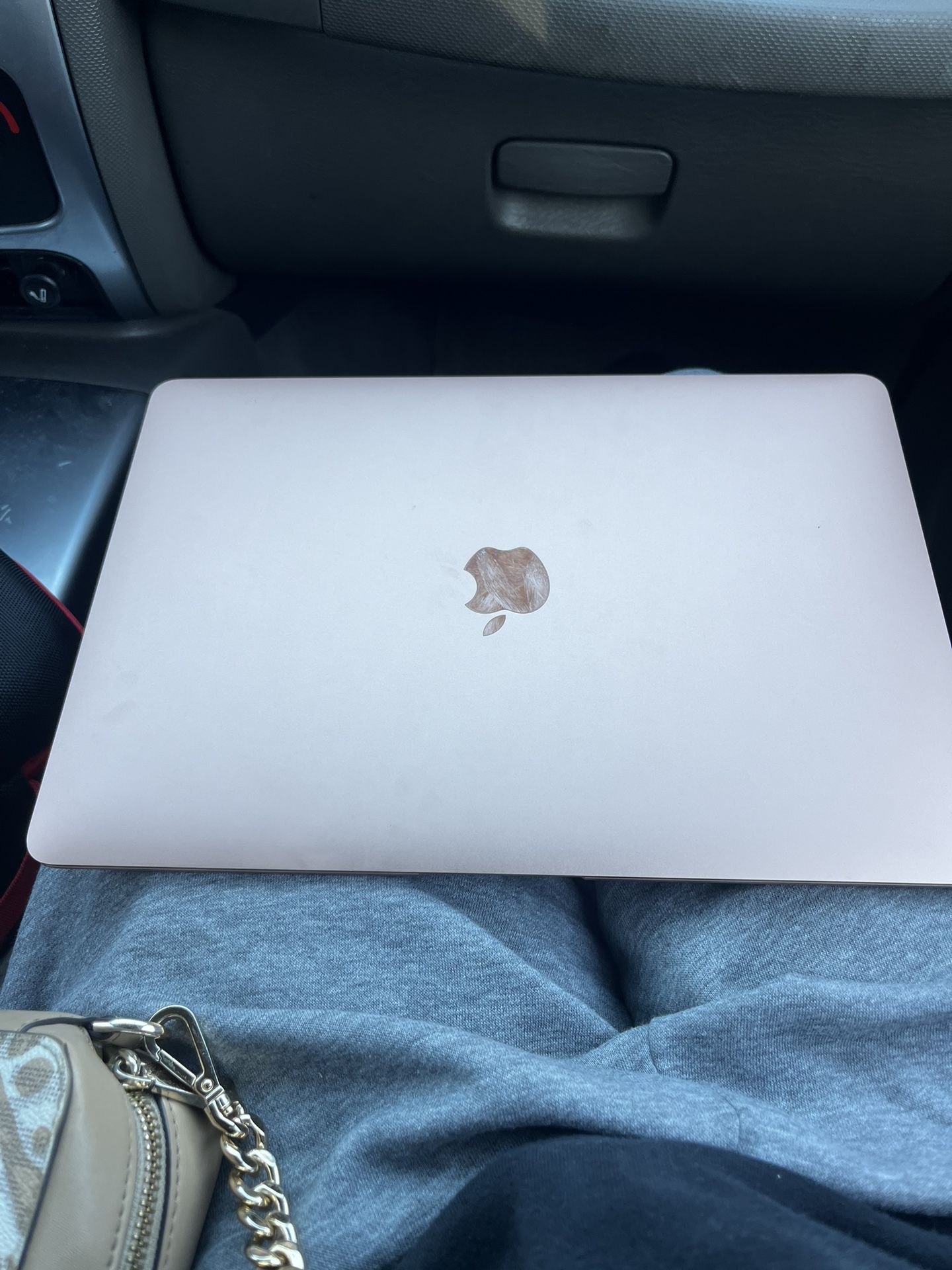 MacBook Air (Rose Gold)