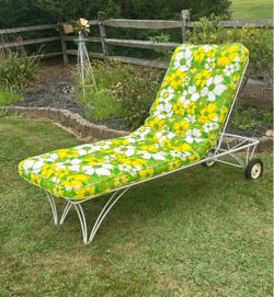 Homecrest 1960's White Wire Metal Frame Mid Century Modern Chaise Lounge Chair