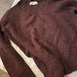 Woman’s M Sweater 