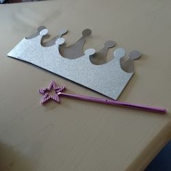 Grey and pink crown set