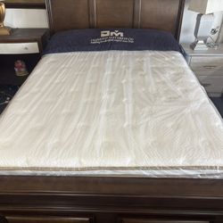 Sale Sock Queen Mattress ( Sample On The Floor)