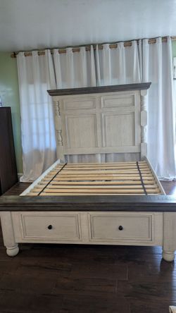 Queen bed frame 2 drawers