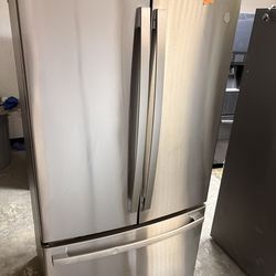 GE Refrigerator & Oven Kitchen Set